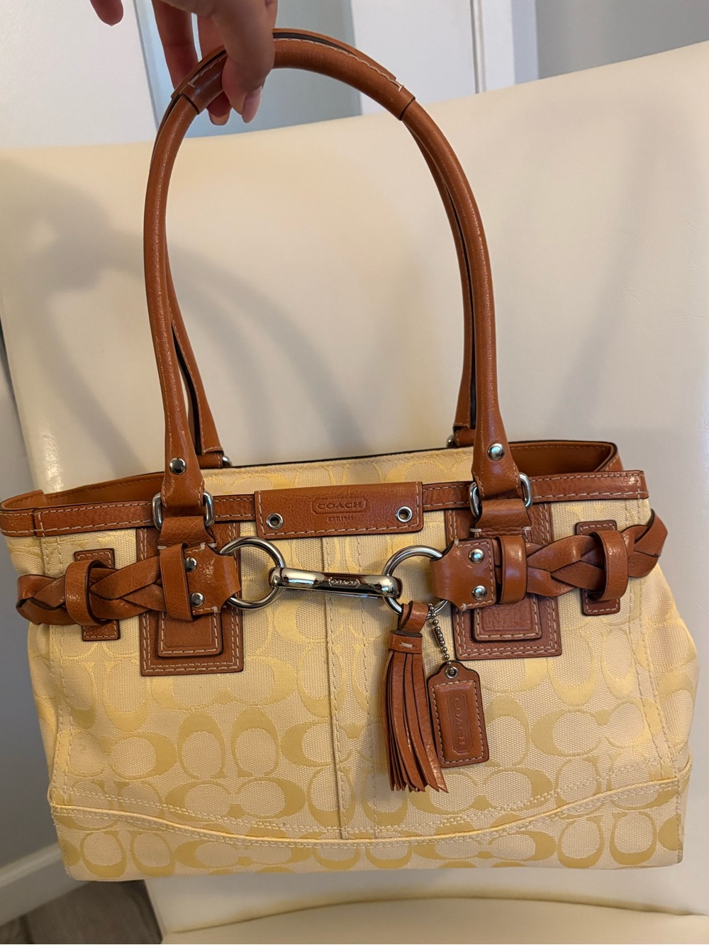 Vintage Coach Hampton in Lemon